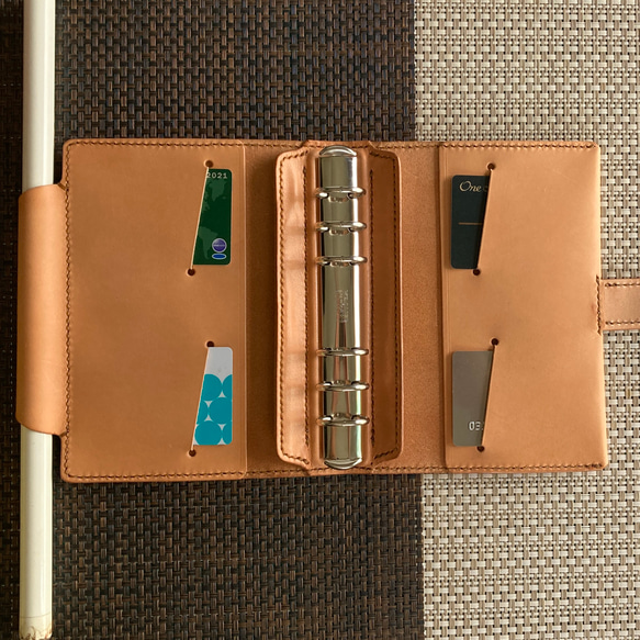 creema限定【ﾊﾞｲﾌﾞﾙL・生成・日光浴】筒状ペンホルダーのシステム手帳 SNBL-002sp 230507 筒状ペンホルダーのシステム手帳 筒状ペンホルダーのシステム手帳☜　 バイブル 002sp 生成り ノート付 ヌメ床革 ミニ6穴 内径選べます