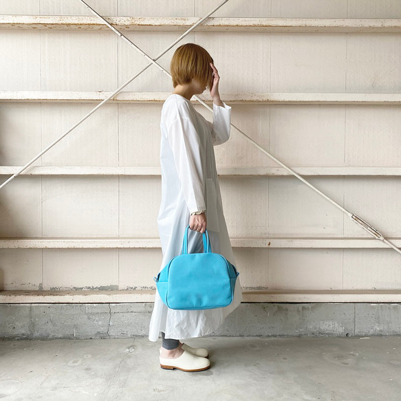 ファスナーの無いmボストン（A５サイズ対応）　スカイブルー 色ムラ