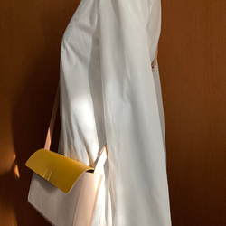 長財布が入る【横型スマホポシェット】（カラーヌメ革イエローフラップ) 手縫い　日本製　コンパクトショルダーバッグ 8枚目の画像