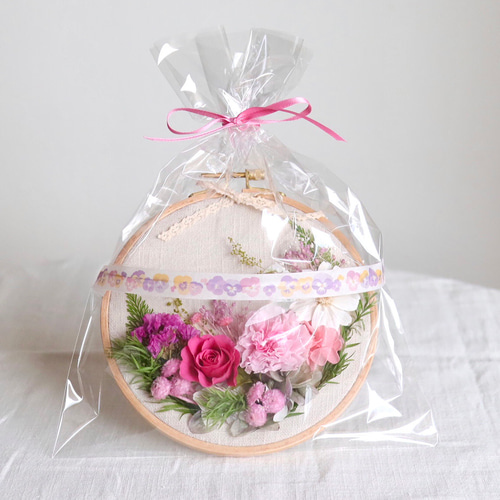 ローズガーデン刺繍アレンジ/プリザーブドフラワー壁飾り（無料ギフト