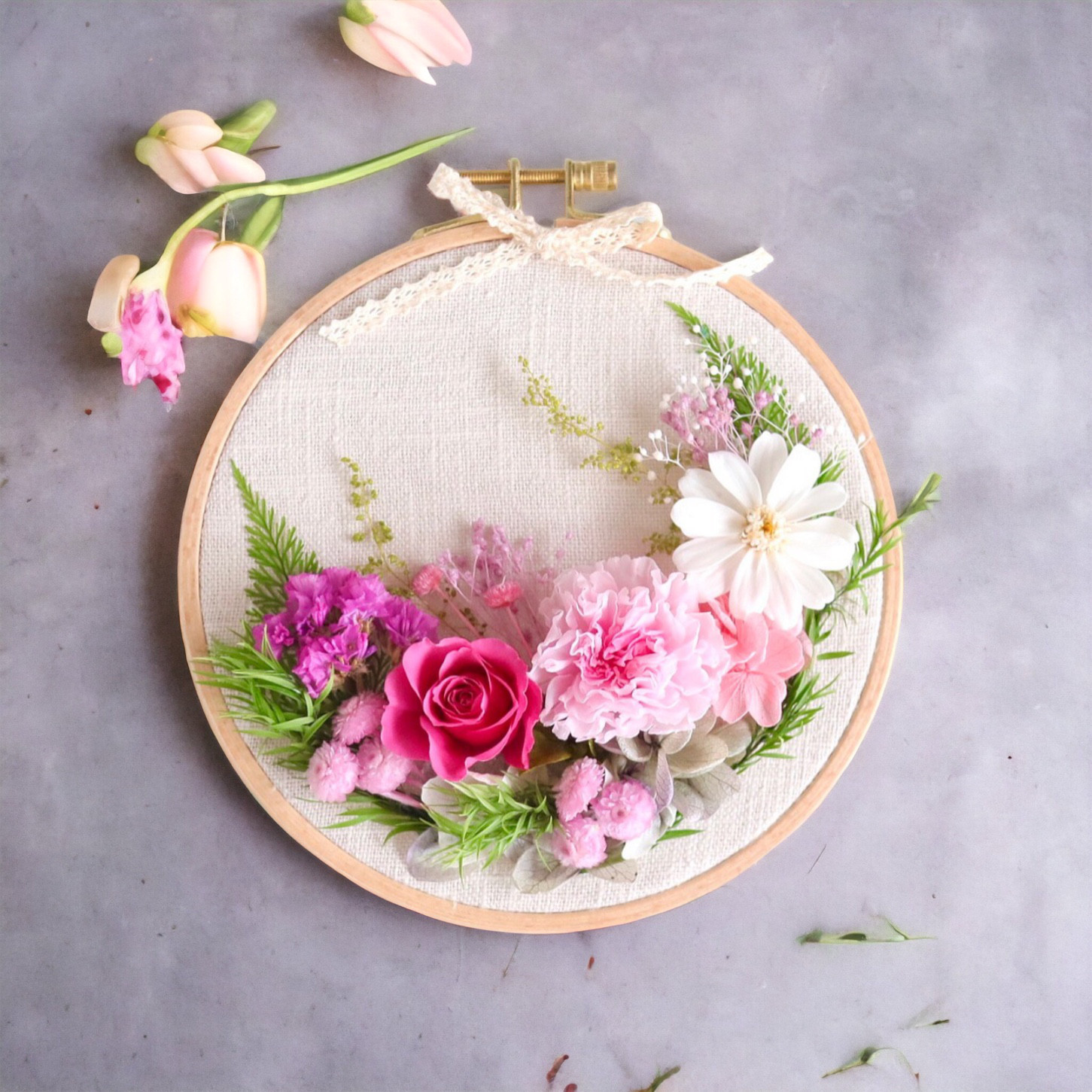 100%手作り刺繍  ♡壁に飾り♡   新品 ローズガーデン刺繍アレンジ/プリザーブドフラワー壁飾り（無料