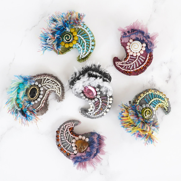 Very Light Paisley Brooch 4 串珠刺繡胸針 多色 第6張的照片