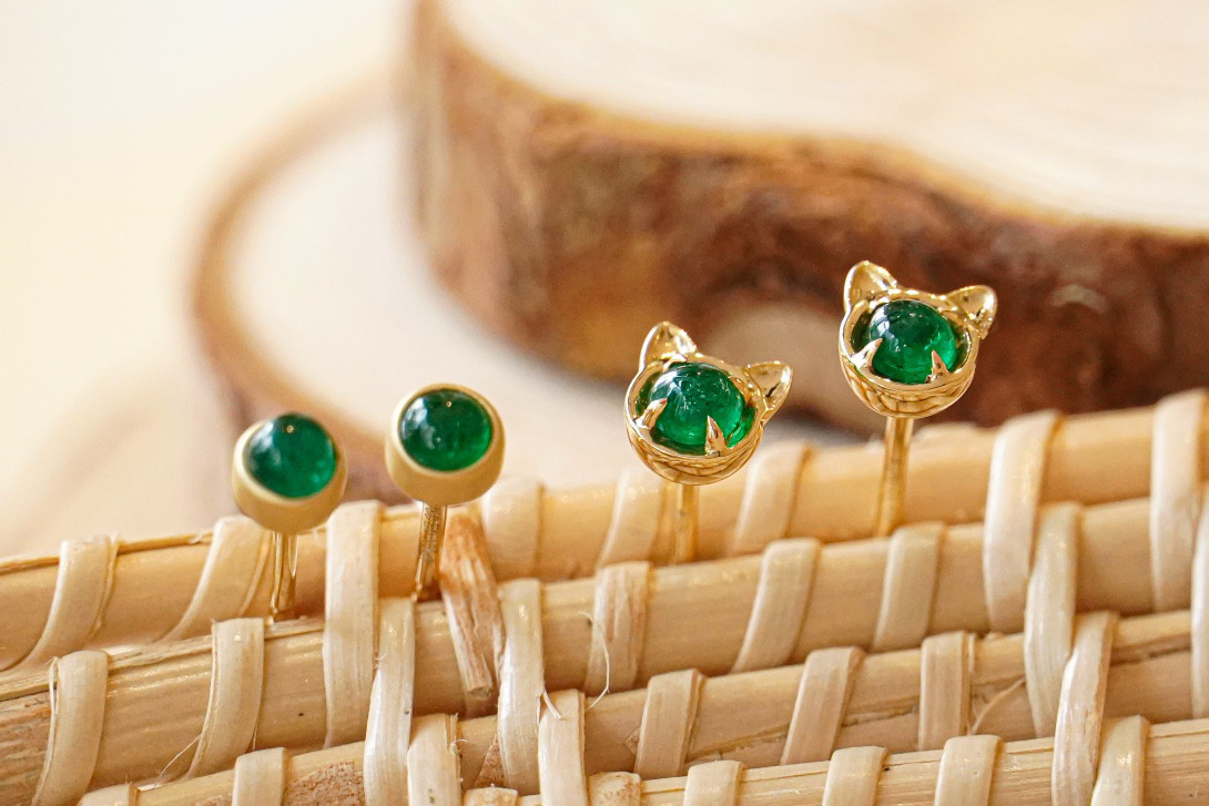 限定販売店舗 エメラルド ミニサイズピアスk18 ピアス（スタッド・一粒