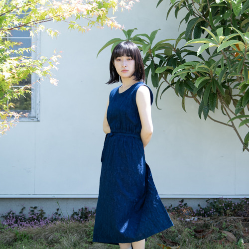藍襤褸の家紋ロングワンピース (有名作家さんの柿渋染めと絣 藍襤褸の家紋ロングワンピース (有名作家さんの柿渋染めと絣