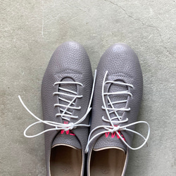 手工運動鞋包裹著一塊皮革/煙紫色 第2張的照片