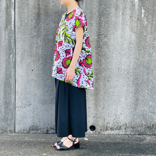 アフリカンプリントのチュニック バックが下がってきれいなシルエット