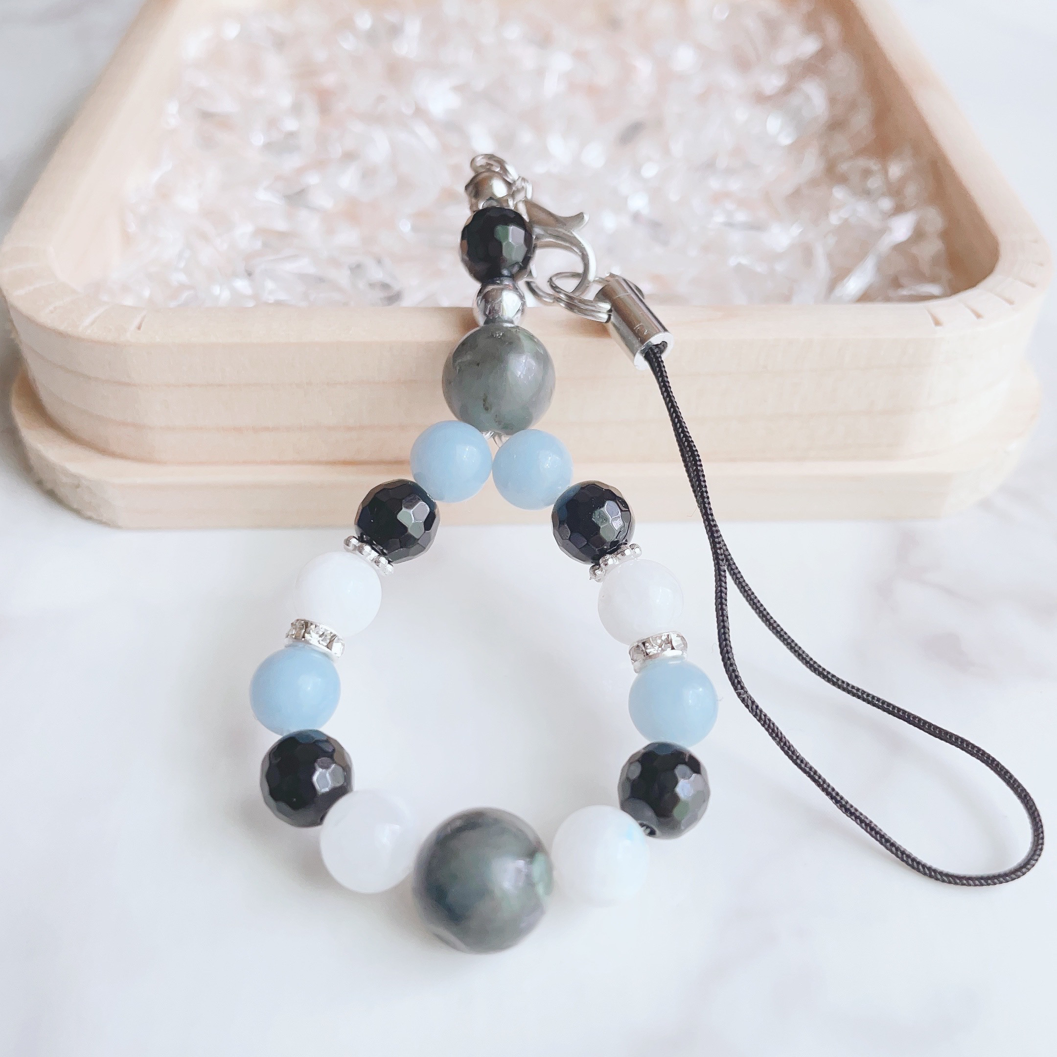 ✦苦手な相手と良好な関係へ導く エメラルド・オニキス・ムーンストーン 天然石ストラップ No591S