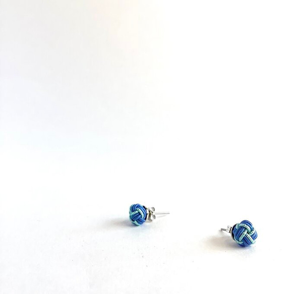 水引“Mizuhiki”製作　天藍色　球形耳環　雙色　bi-color 第6張的照片
