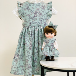トワルドジュイ　子供服　ドール服　と　お揃い　ワンピース　ブルーグリーン　エプロンワンピース 5枚目の画像