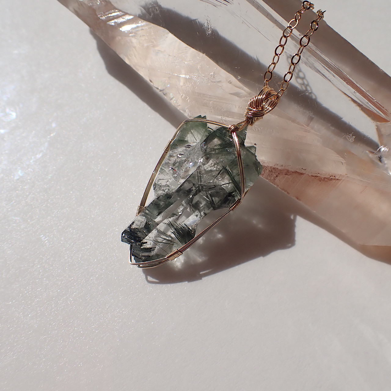 女神巻き®︎アクチノライトインクオーツのペンダントトップ