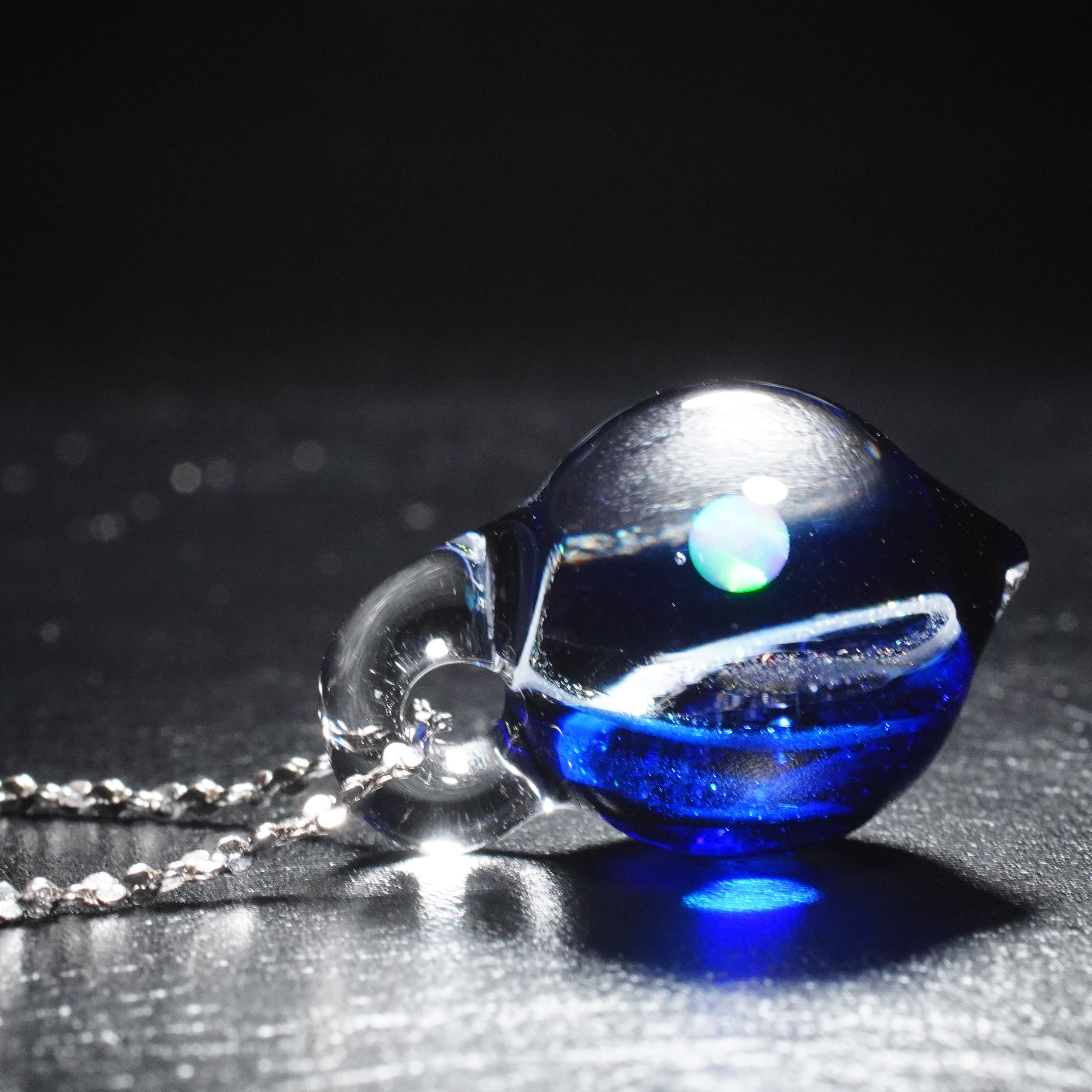 ガラスの小宇宙 ホワイトオパール ペンダント Yasuda Glass;No.1993WC ガラスの小宇宙 ホワイトオパール ペンダント Yasuda Glass;No.1993WC