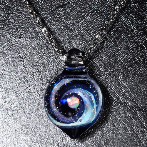 ガラスの小宇宙 ホワイトオパール ペンダント Yasuda Glass；No