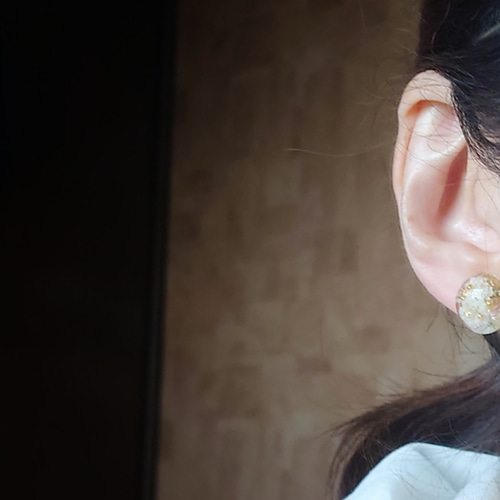 受注作成いたします! ナチュラルホワイトかすみ草 レジンのプチピアス 