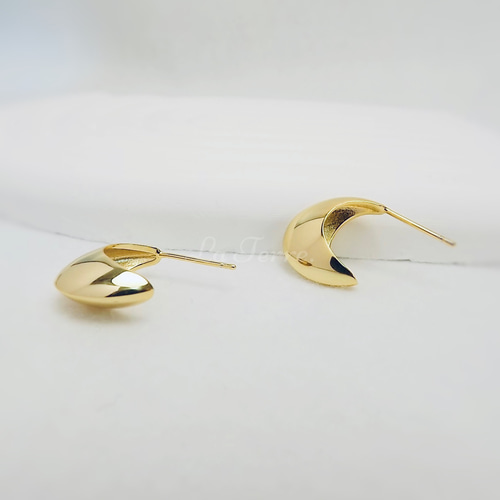 silver925 月甲ピアス 立体感 ピアス（フープ） La Terre. 通販