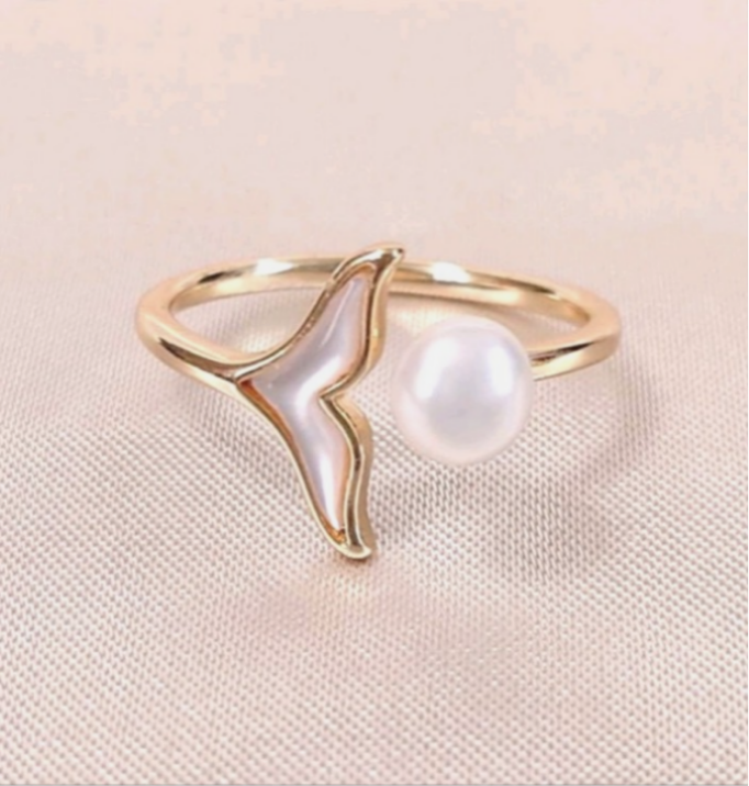 ☆再販☆フリーサイズ調整可能☆白蝶貝のホエールテール＆淡水パールのリング☆金属アレルギー対応
