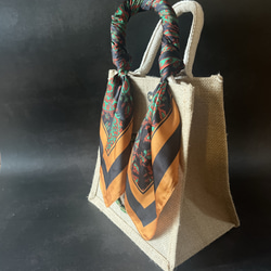 オーダー生産♡トカゲとヴィンテージスカーフのジュートバッグ(A6サイズ)♡アンティークスカーフ とかげエコバッグかごカゴ 10枚目の画像