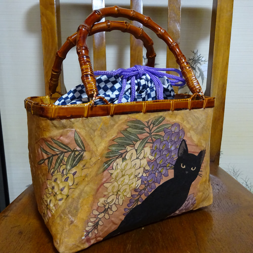 値下げ】一閑張りバック 黒猫と藤花 巾着袋付き 持ち手バンブー かご