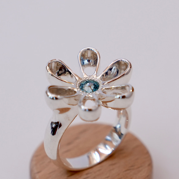 お花のリング   青い天然石　【 silver925 大振りシルバーリング】シルバーの大ぶり指輪 1枚目の画像