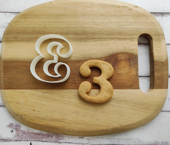 数字【3】  タイプライター風  クッキー型 1枚目の画像
