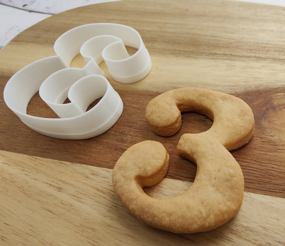 数字【3】  タイプライター風  クッキー型 2枚目の画像