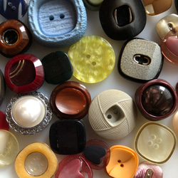 アンティーク ボタン 50個　ビンテージ 昭和 レトロ 個性的 ハンドメイド素材 日本製 ポップ アクセ まとめ売り 5枚目の画像