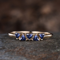 エレガントな葉形リング ルビー付き 9a8da05f3827b2413affee6d15c72b