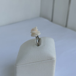 珊瑚彫り指輪　リング　「ホワイトローズ」　フリーサイズ　R50507Y1 8枚目の画像