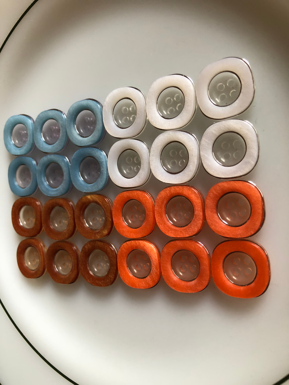 アンティーク ボタン 6個　ビンテージ 昭和 レトロ 個性的 ハンドメイド素材 日本製 ポップ アクセ　飴みたいなボタン 4枚目の画像