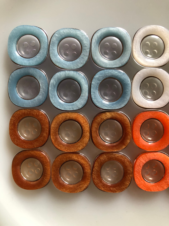 アンティーク ボタン 6個　ビンテージ 昭和 レトロ 個性的 ハンドメイド素材 日本製 ポップ アクセ　飴みたいなボタン 2枚目の画像