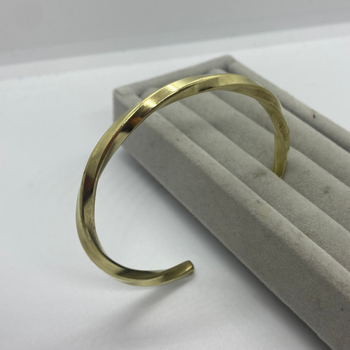 真鍮バングル 3.5mm四角線捻り（弱）【丸型】 バングル・リストバンド