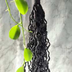 プラントハンガー　マクラメ　マクラメ編み　ブラック　オフホワイト　観葉植物　ハンギング　吊り下げ植物 4枚目の画像