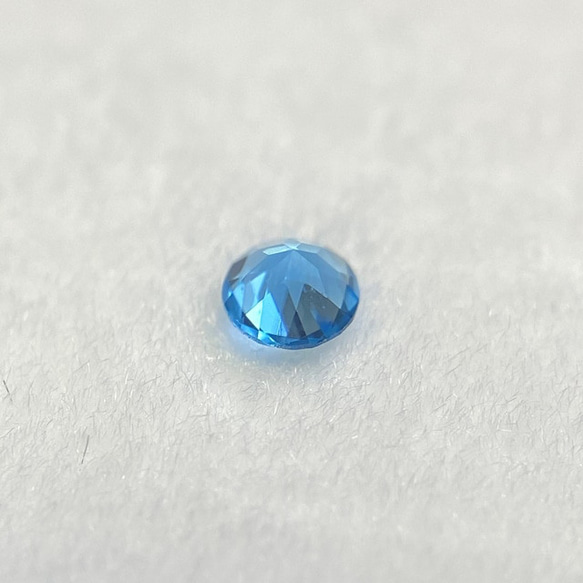 【セール価格中】アウイナイト ルース 約0.03ct 約2.1mm ドイツ産 蛍光有 ① 5枚目の画像