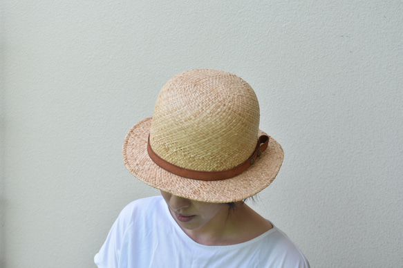 木型で作った丸型の麦わら帽子 2枚目の画像