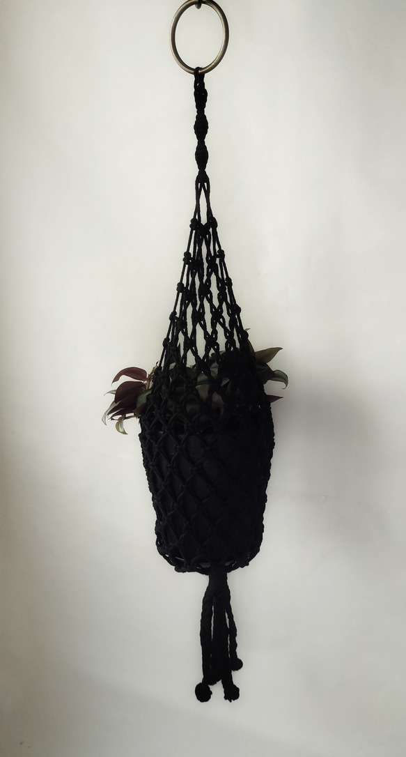 プラントハンガー　マクラメ　マクラメ編み　ブラック　オフホワイト　観葉植物　ハンギング　吊り下げ植物 5枚目の画像