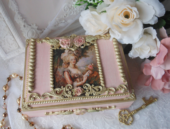 薔薇のマリーアントワネットのアンティークボックス、ジュエリー