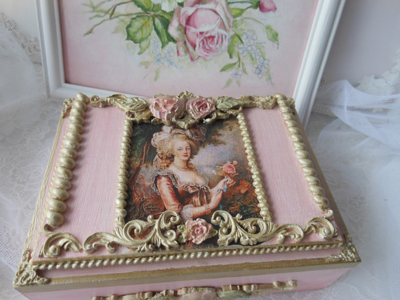 薔薇のマリーアントワネットのアンティークボックス、ジュエリーボックス 5枚目の画像