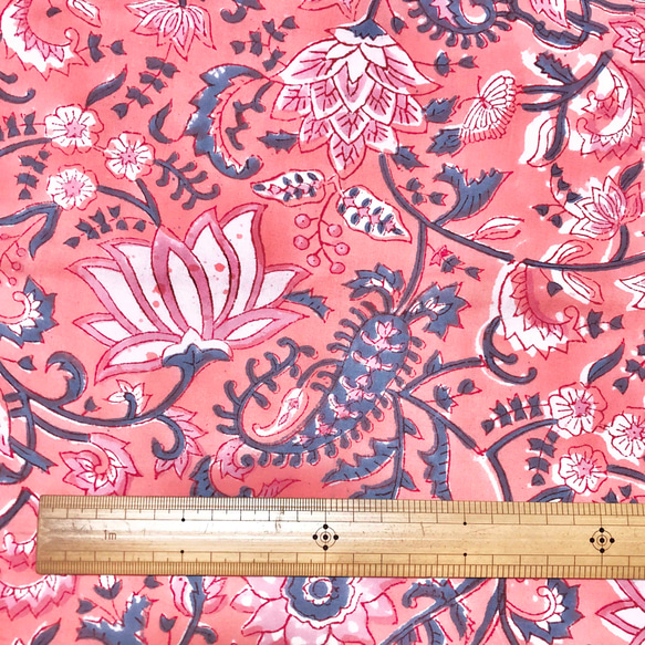 【50cm單位】火烈鳥粉紅白色蓮花印度手工塊印花布料棉質 第6張的照片
