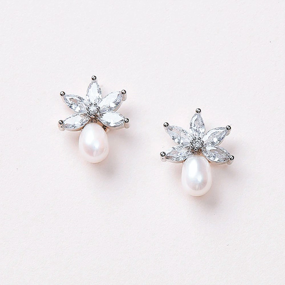 ドロップ淡水パールピアス