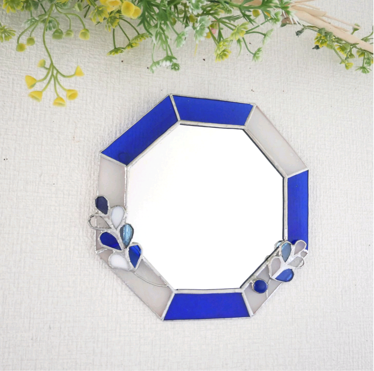 ✴︎:.｡.ラベンダーの青い八角形鏡♪　ステンドグラス（size20/Max21）