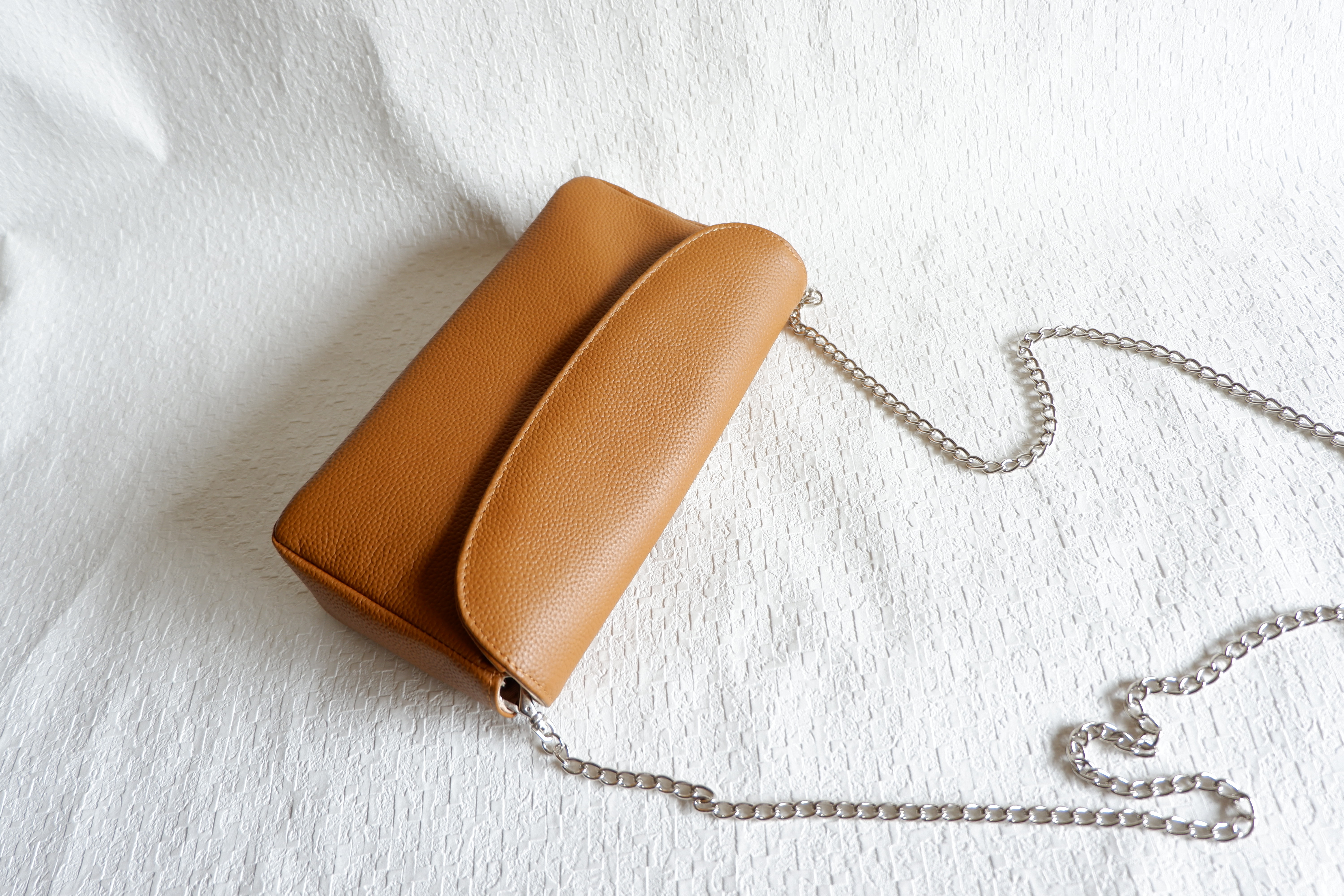 牛革　横長　かぶせ付２wayセカンドバッグ（チェーンショルダー付）