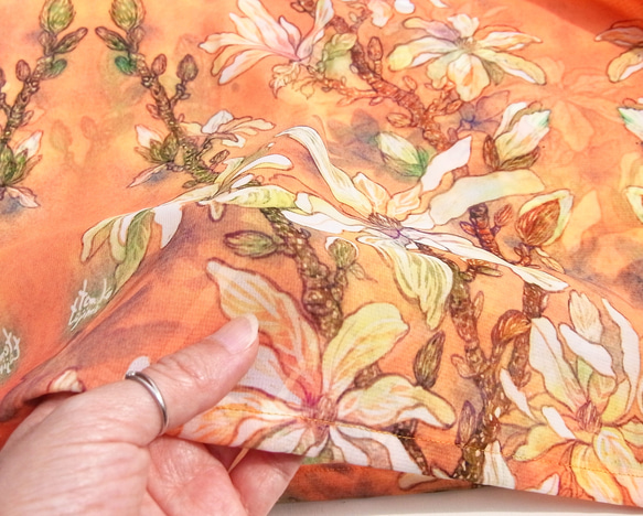 (受注生産)シフォン水彩ストール～こぶし花綻ぶサーモンオレンジ～ 3枚目の画像