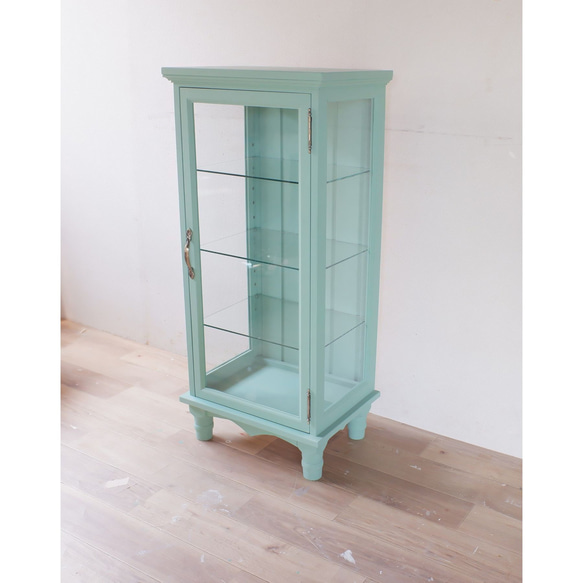 ろくろ脚のガラスキャビネット　オリーブグリーン塗装 