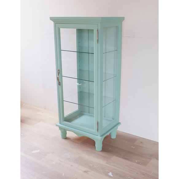 ろくろ脚のガラスキャビネット　オリーブグリーン塗装 