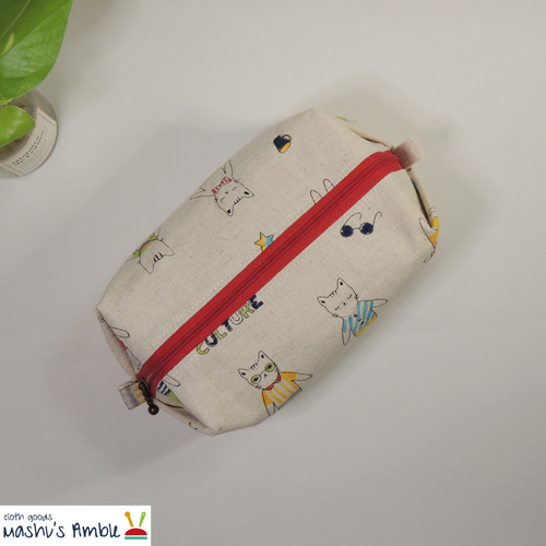 送料無料》大容量 ボックスポーチ キャラメルポーチ ゆるっとネコ柄  