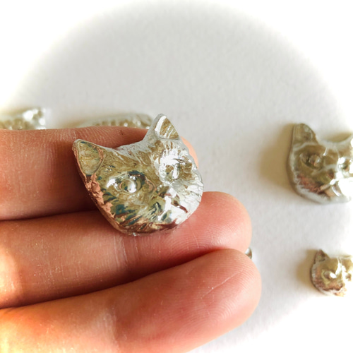 NO.110❤猫❤スイカ エアーマットの上で…❤レジン❤ヘアゴム ブローチ