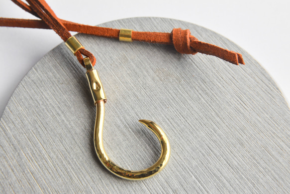 【刻印無料】真鍮ペンダント 釣り針｜ネックレス メンズ セミオーダー ハンドメイド フィッシュフック 1枚目の画像