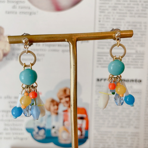 Vintage ポップなフランスヴィンテージビーズのピアス ピアス