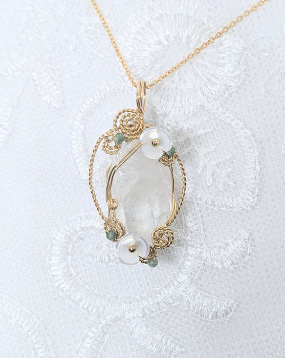 宝石質リビアングラス✨ワイヤーラッピングペンダントトップ 宝石質リビアングラス✨ワイヤーラッピングペンダントトップ