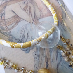 黄色の着物生地とベネチアンガラスのチョーカーネックレス 20162 6枚目の画像