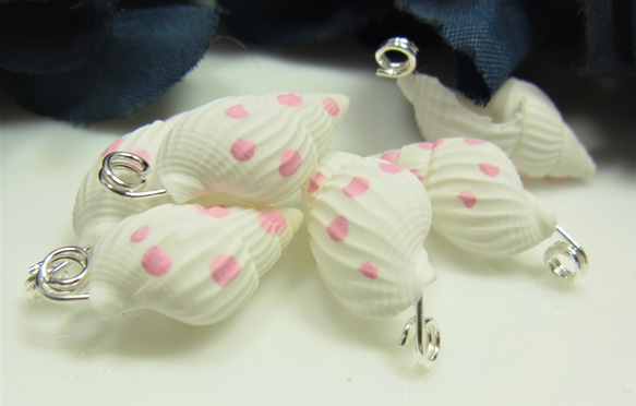 シェルチャーム　貝殻　ピン加工パーツ ピアス イヤリングパーツ　水玉ピンク 4枚目の画像